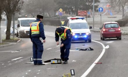 Halálos gázolás Kaposváron: két autó is elütötte a gyalogost, a baleset helyszínén hetek óta nem működik a jelzőlámpa