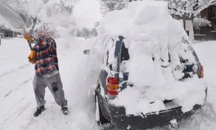 Óriási havazással és ónos esővel érkezik a tél az országba, Budapesten és környékén sem lesz egyszerű a közlekedés