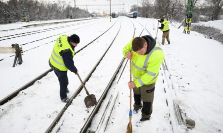 MÁV: váltó- és felsővezeték hiba miatt változik a vonatközlekedés a váci és monori vonalon