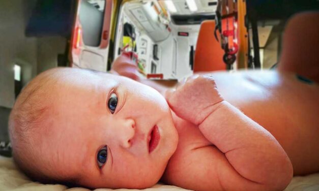 Sürgősen félre kellett állnia a mentőautónak, beindult a szülés az út közepén