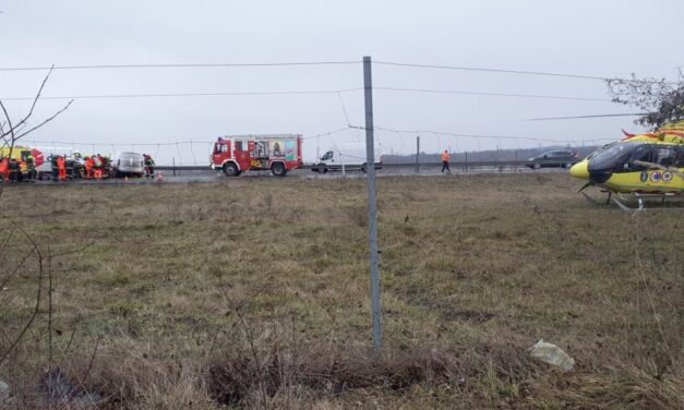 Két baleset is történt az M1-es autópályán: 1 ember meghalt, többen megsérültek