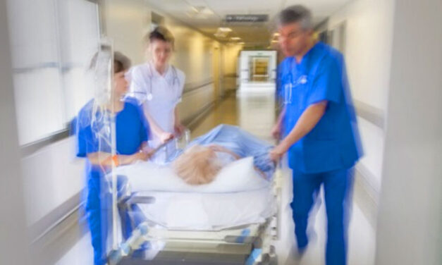 „Imádkozzanak a fiamért!” – lélegeztetőgépen tartják a soproni késlés áldozatát, édesanyja segítséget kér