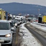 Több autó ütközött az M0-áson, már 7 kilométeres a torlódás: fennakadások vannak a Veresegyház-Vác vasútvonalon