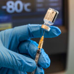 Garázsban kotyvasztott injekciókat és szereket árult 30 ezer forintért betegeknek egy álorvos Érden