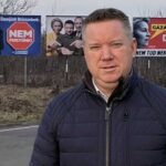 A Tisza Párt képviselőjelöltje Pósfai Gábor brutálisan sok gyűlöletkeltő óriásplakátot számolt össze Diósd és Budapest között a 7-es főúton