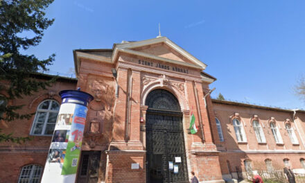 Csőtörés a János kórházban: ömlott a szennyvíz a betegváró  plafonjából