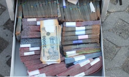 Mélyszegénységben élő embereket vettek rá, hogy bankszámlát nyissanak, majd 117 millió forintot mostak tisztára rajtuk