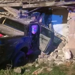 Áttörte egy családi ház falát a terepjáró, a sofőr súlyosan megsérült