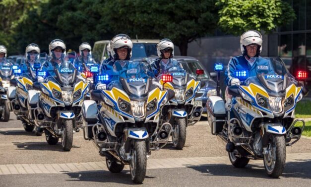 Terrorfenyegetettség: Orbán Viktor rengeteg rendőrt vezényel ki a közterekre, az utakre és a repterekre