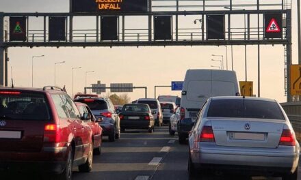 Több jármű ütközött az M0-ás autóúton, több kilométeres a torlódás