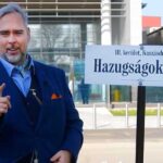 „Hazugságok teré”-nek nevezte át az óbudai önkormányzat az MTVA előtti területet