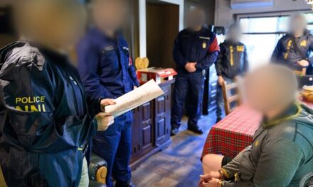 Döbbenetes dolgokat állít a Szőlő utcai intézet egykori igazgatójának áldozata: örömszerzésért cserélben ruhát és rózsafüzért kapott ajándékba