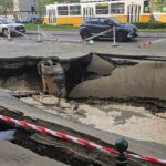 Beszakadt az úttest a Róbert Károly körúton: kaotikus a hétfő az Árpád híd felé