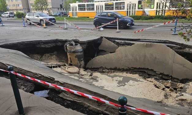 Beszakadt az úttest a Róbert Károly körúton: kaotikus a hétfő az Árpád híd felé