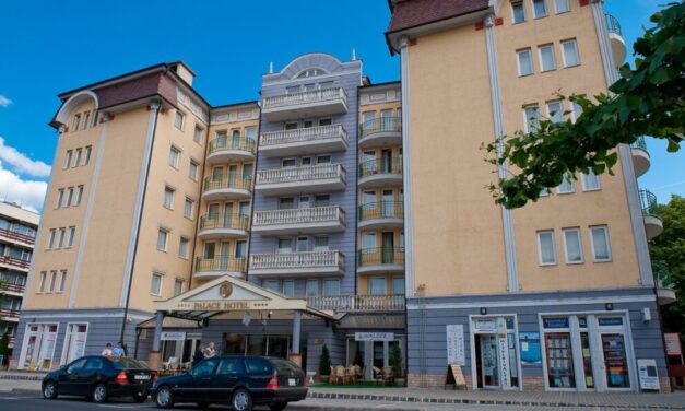 Kigyulladt egy szálloda Hévízen, 250 ember vendég hagyta el az épületet