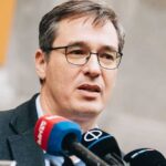 „Egy ilyen lépés szakadékba lökné a várost” – Karácsony Gergely az Államkincstárhoz ment, hogy megakadályozza 37 milliárd forint elvételét Budapesttől