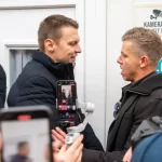 „Vége van kicsi” – búcsúzik a parlamenttől Menczer Tamás, aki egész kampányát Magyar Péter lejáratására építette