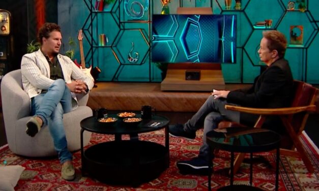 Geszti Péter a Tisza Párt győzelmét ünnepelni, miközben pár éve Nagy Ervin azért nem kapta meg a producer egyik filmjének főszerepét, mert akkor nem kaptak volna rá közpénzt