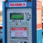 Július 1-től eltűnnek a parkolóautomaták Budapestről, a kerületek nem örülnek a döntésnek