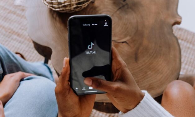 Élő adásban akasztotta fel magát a tiktokozó férfi, az egyik nézője buzdította, hogy tegye meg – vádat emeltek ellene