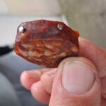 Szöges kolbászt dobott a szomszéd kutyájának a fóti férfi, vádat emeltek ellene