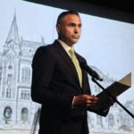 Óbuda polgármestere után Újpest polgármestere is kilépett a Demokratikus Koalícióból