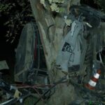 Halálos baleset Nagykállónál: fékezés nélkül csapódott a fának a BMW, majd darabokra szakadt