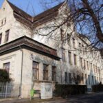 Botrány az óbudai egyházi gimiben: különböző „szolgáltatásokért” cserében segítséget ígért a matekérettségin a diáklányoknak a tanár