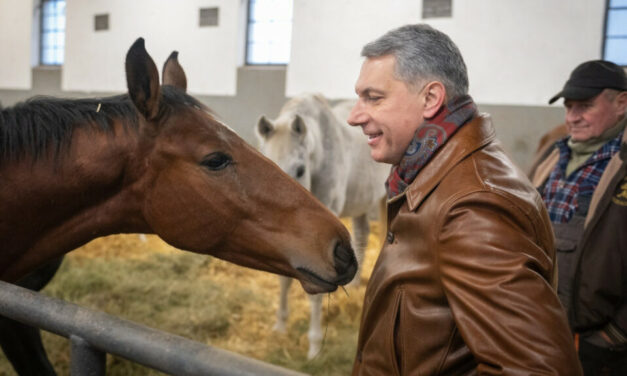 Elszámoltatás: visszaveheti az állam Lázár Jánostól a Mezőhegyesi Ménesbirtokot, amely több mint 23 milliárd forint közpénzt kapott