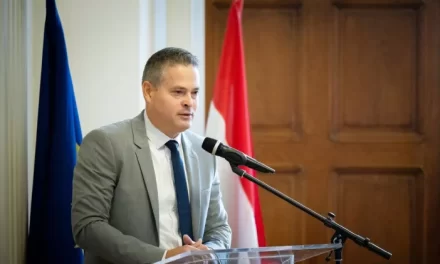 70 millió forint végkielégítést osztott szét hatfős stábjának a Sára Botond, a miniszter szerint vissza kell fizetniük a pénzt