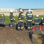 Vonatbaleset Babótnál: a tilos jelzés ellenére hajtott a sínekre az autó, ezután ütközött a szerelvénnyel