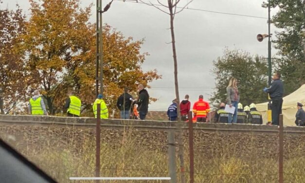 Borzalom mezőkövesdi állomáson: vonat elé lépett egy 40 éves férfi, a látványtól több szemtanú is rosszul lett