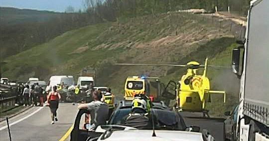 Fekete péntek az M1-esen: 40 perc különbséggel 8 embert halt meg két tragikus ütközésben