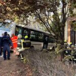 Buszbaleset Veszprém megyében: egy ember meghalt, nyolcan megsérültek