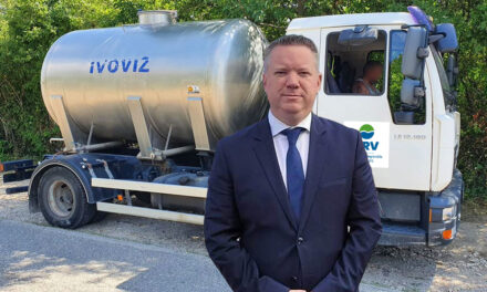 Vízhiány az agglomerációban: Nagykovácsiban egyeztett Pósfai Gábor belügyminiszter a vízművek vezérével a vízkorlátozás elkerüléséről