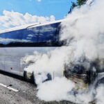Menet közben gyulladt ki a 27 magyar fiatal focistát szállító busz Ausztriában – Helyszíni fotók