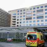 „Nehéz szavakba önteni, hogy mennyire fagytunk le a felvételeket látva” – felajánlotta lemondását a pécsi sürgősségi osztály vezetője, miután kollégái ájultra vertek egy férfit, megszólalt a miniszter