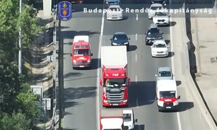Razzia az M7-en: Drónokkal figyelték a leállósávban pofátlankodó autósokat, egymás után bírságolták meg őket