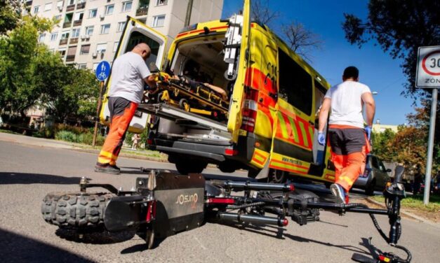 Két tizenéves szenvedett súlyos rollerbalesetet, az egyiket eszméletlen állapotban vitték kórházba