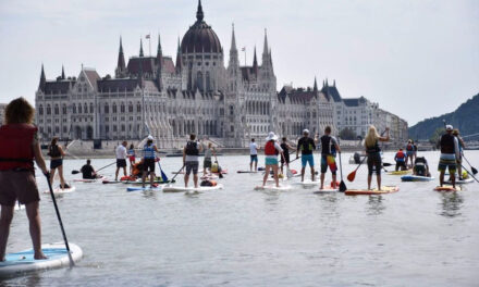 Hatalmas vízi parádé lesz a fővárosban: Szombaton rajtol a XI. Budapest SUP Fesztivál a Dunán