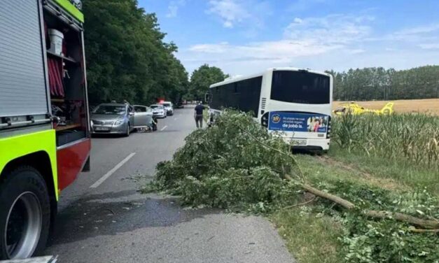 Újabb buszbaleset: egy ember meghalt, tizen megsérültek Debrecen és Ebes között