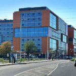500 milliós adót kap a nyakába a Bosnyák téri gigaépület tulajdonosa Zuglótól – Bayer Constructnak sokba fog kerülni a bukott állami gigaüzlet
