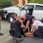 Autós üldözés a Balatonnál: Három rendőrautót is összetört menekülés közben a Mercedes terepjárós férfi, hiába lőttek rá, nem akart megállni