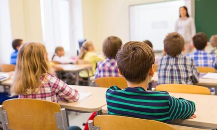Jó hír: hétfőn érkezik a 100 ezer forintos iskolakezdési támogatás első részlete