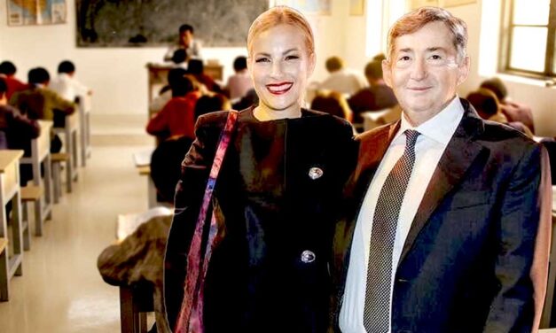 Mészáros Lőrincékhez köthető MBH Bank megszüntette a mélyszegénységben élő gyerekek támogatását, közben Mészáros felesége, Várkonyi Andrea olyan luxusruhákban villog, amelyek sokkal többe kerülnek, mint amenyit egy gyermek egy évben kapott