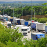 Baleset az M1-esen Bicskénél, több kilométeres a dugó, gyalogost gázoltak Vecsésen