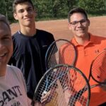 Lázár János, volt építési miniszter nemcsak teniszpályát, hanem napelemparkot és egy tavat épített engedély nélkül a batidai kastélya melletti erdőben – el kell bontania az építményeket
