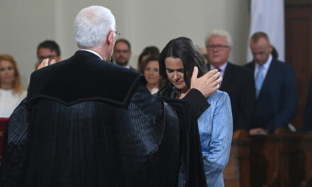 Novák Katalint, Varga Juditot és Balog Zoltánt is meghallgatná a kegyelmi ügyet vizsgáló parlamenti bizottság
