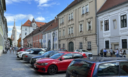 Szigorítás vagy teljes tilalom: Az Airbnb jövőjéről dönthetnek a Várnegyedben élők