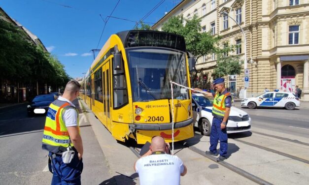Késelés a 4-es villamoson: súlyos combsérüléssel szállították kórházba a megszúrt férfit